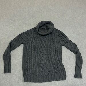 Banana Republic Women’s Turtle Neck Sweater Size Small
